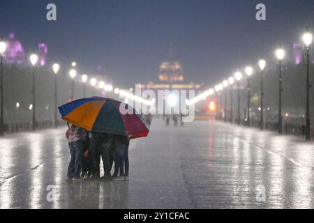 New Delhi, India. 06th Sep, 2024. NEW DELHI, INDIA - SEPTEMBER 5: People walking under the dark Cloud during the heavy Rain at India Gate, on September 5, 2024 in New Delhi, India. (Photo by Sanchit Khanna/Hindustan Times/Sipa USA ) Credit: Sipa USA/Alamy Live News Stock Photo