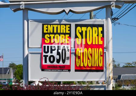 Store Closing, Big Lots department store in Dennis Port, Massachusetts, on Cape Cod, USA Stock Photo