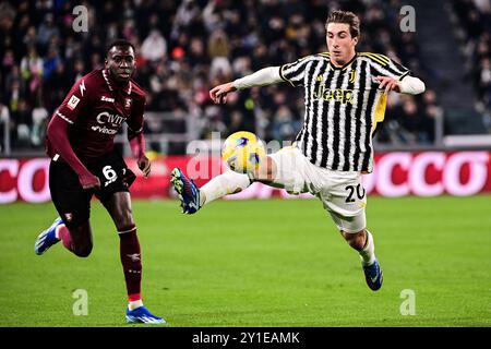 Torino, Italia. 04th Jan, 2024. Foto Marco Alpozzi/LaPresse 4 Gennaio 2024 - Torino, Italia - sport, calcio - Juventus vs Salernitana - Coppa Italia Frecciarossa 2023/2024 - Ottavi di finale - Juventus Stadium. Nella foto: Junior Sambia (US Salernitana);Fabio Miretti (Juventus FC); January 04, 2024 Turin, Italy - sport, calcio - Juventus vs Salernitana - Frecciarossa Italian Cup 2023/2024 - round of 16 - Juventus Stadium. In the pic: Junior Sambia (US Salernitana);Fabio Miretti (Juventus FC); Credit: LaPresse/Alamy Live News Stock Photo