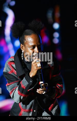popcaan-performing-on-the-main