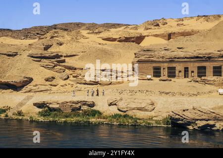 Behold the mystique of ancient ruins gracing the Nile's shores, captured from the deck of a luxury cruise ship. Ideal for history buffs and travel ent Stock Photo