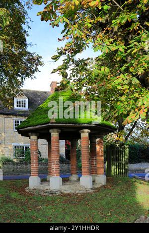 Autumn, the Old Pump House, Exton village, Rutland County, England, UK ...