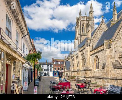 Cafe and Newport Minster, St Thomas Square, Newport, Isle of Wight, England, UK Stock Photo