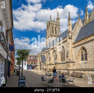 Cafe and Newport Minster, St Thomas Square, Newport, Isle of Wight, England, UK Stock Photo