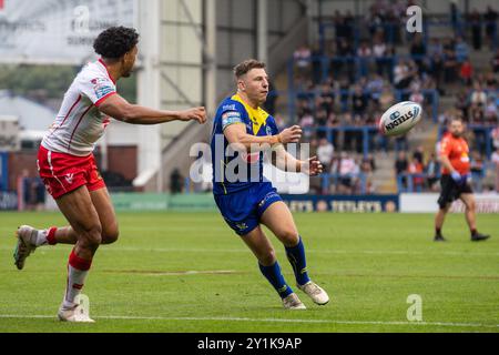 Warrington, UK. 07th Sep, 2024. George Williams of Warrington Wolves passes the ball during the Betfred Super League Round 25 match Warrington Wolves vs St Helens at Halliwell Jones Stadium, Warrington, United Kingdom, 7th September 2024 (Photo by Gareth Evans/News Images) in Warrington, United Kingdom on 9/7/2024. (Photo by Gareth Evans/News Images/Sipa USA) Credit: Sipa USA/Alamy Live News Stock Photo