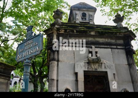 Road sign in the Pere Lachaise cemetery, Paris, France Stock Photo