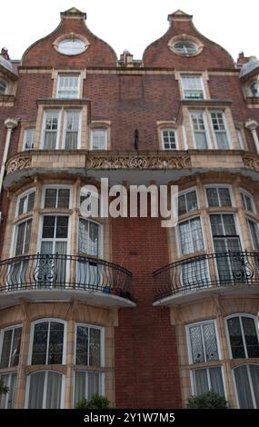 beautiful-victorian-mansion-block-bayswater-city-of-westminster