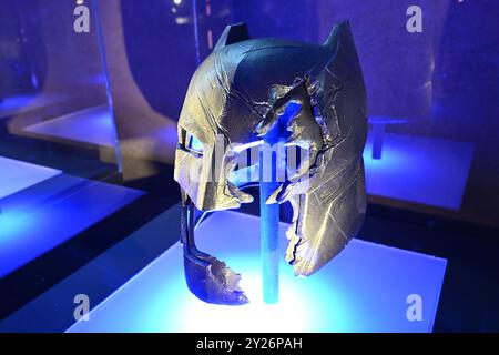 Batman’s Cowl As worn by Ben Affleck as ‘Batman’ - Batman V Superman - Dawn Of Justice (2016) at the Batman Unmasked exhibition in London Stock Photo