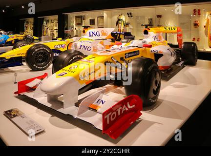 55 スケーレックストリック RENAULT C2582 R24 F1 No.8 mqdefault.jpg