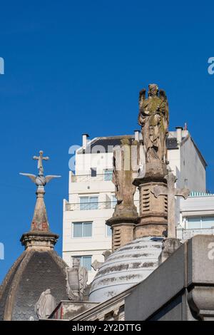 Weathered angel statues on a mausoleum in the Recoleta Cemetery in Buenos Aires, Argentina. Stock Photo