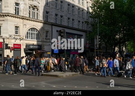 Pedestrians crossing Kings Way during rush hour. Kings Way, Holborn, London, UK.  5 Jun 2024 Stock Photo