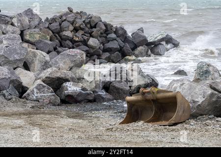Aberaeron coastal defence scheme work underway to increase the town's ...