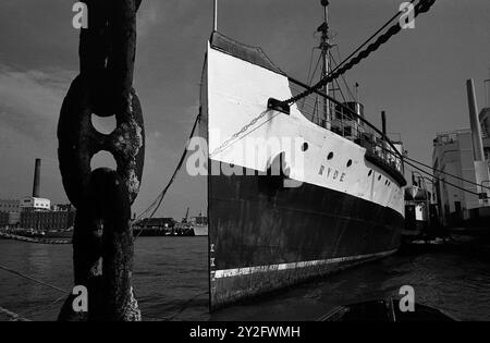 AJAXNETPHOTO. 7TH MAY, 1970. SOUTHSEA, ENGLAND. - LAST TICKET TO RYDE - BRITISH RAIL PADDLE STEAMER RYDE MOORED IN PORTSMOUTH HARBOUR.   PHOTO:JONATHAN EASTLAND/AJAX  REF:357033 34 126 Stock Photo