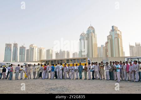 Bangladeshi workers engaged in the construction of the new Dubai Media City (Dubai - United Arab Emirates) Stock Photo