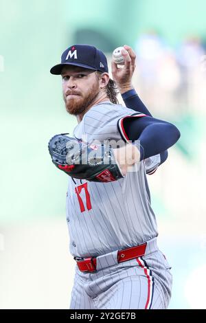 Kansas City, MO, USA. 7th Sep, 2024. Minnesota Twins starting pitcher Bailey Ober (17) throws against the Kansas City Royals at Kauffman Stadium in Kansas City, MO. David Smith/CSM/Alamy Live News Stock Photo