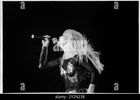 TOYAH, CONCERT, 2002: Punk icon Toyah Wilcox playing live in a steel breastplate at Cardiff International Arena in Cardiff, Wales, UK on 18 April 2002. Photo: Rob Watkins. INFO: Toyah Willcox, known mononymously as Toyah, is a British singer, actress, and presenter. Rising to prominence in the late '70s and '80s, her vibrant stage presence and diverse career span pop music, film, and theatre, establishing her as a multifaceted and iconic entertainer. She appeared on Strictly Come Dancing in 2024. Stock Photo