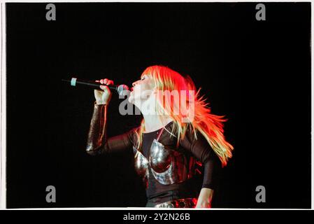 TOYAH, CONCERT, 2002: Punk icon Toyah Wilcox playing live in a steel breastplate at Cardiff International Arena in Cardiff, Wales, UK on 18 April 2002. Photo: Rob Watkins. INFO: Toyah Willcox, known mononymously as Toyah, is a British singer, actress, and presenter. Rising to prominence in the late '70s and '80s, her vibrant stage presence and diverse career span pop music, film, and theatre, establishing her as a multifaceted and iconic entertainer. She appeared on Strictly Come Dancing in 2024. Stock Photo