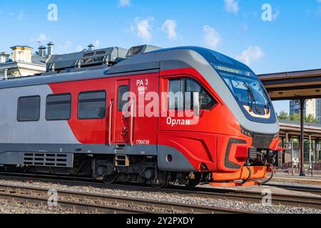 RYBINSK, RUSSIA - AUGUST 25, 2024: The front of the Russian diesel train (rail bus) RA3 'Orlan' on a sunny day Stock Photo