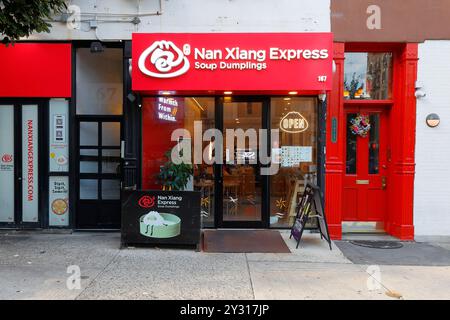 Nan Xiang Express, 167 Grand St, Brooklyn. NYC storefront photo of a Chinese soup dumpling restaurant in the Williamsburg neighborhood. Stock Photo