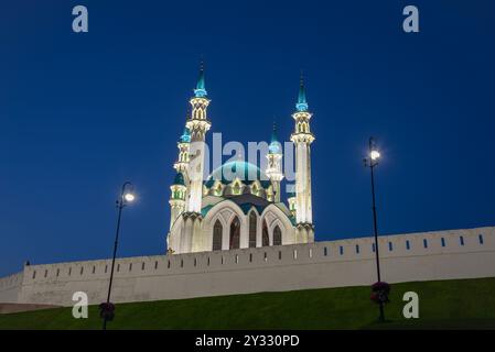 Kul Sharif Mosque behind the Kremlin wall on a summer night, Kazan, Tatarstan, Russia Stock Photo