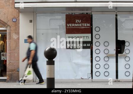 News - Reportage - Katastrophale Situation in der Altstadt von Nürnberg. Wirtschaftskrise. Dutzende Geschäfte geschlossen - in Nürnberg , Bayern , Deutschland . September 12, 2024 - Photo: Ipa Photo Pressefoto DENL Stock Photo