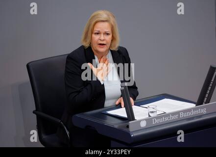 Nancy Faeser SPD, Bundesministerin fuer Inneres und Heimat, Deutschland, Berlin, Reichstag, Thema: Innere Sicherheit, Migrationspolitik *** Nancy Faeser SPD , Federal Minister of the Interior and Home Affairs, Germany, Berlin, Reichstag, topic internal security, migration policy Stock Photo