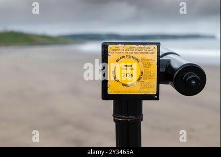 Roland Telescopes: A pay-to-use telescope on Whitby Pier, looking out over the beach. Stock Photo