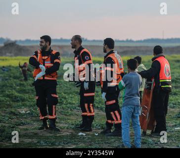 Gaza, Palestine, 22nd February 2019. Clashes occur between Palestinian protesters and Israeli troops in the Abu Safiya area, on the east of Gaza City, during the 48th week of the Great March of Return protests. A 15-year-old boy, Yousef Said al-Daya, was shot in the chest during the protest, and succumbed to his wounds one hour later, while dozens of protesters were also injured by the Israeli army's tear gas and live fire. Thousands of demonstrators have gathered at several points near the fence separating Israel from Gaza this Friday with some burning tyres and throwing stones towards the se Stock Photo