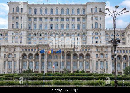 Palace of the Parliament (Romanian: Palatul Parlamentului), also known as the House of the Republic (Casa Republicii) or People's House/People's Palac Stock Photo