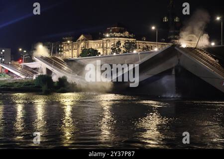 Dresden, Germany. 13th Sep, 2024. Demolition work is being carried out on the Carola Bridge. Demolition work has caused another section of the Carola Bridge in Dresden to collapse. Credit: SPM Gruppe/dpa/Alamy Live News Stock Photo