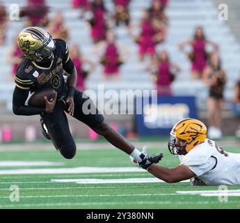 Texas State Quarterback Jordan Mccloud (3) Passes Against North Texas 