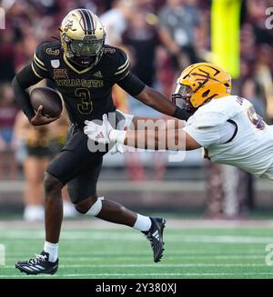 Texas State quarterback Jordan McCloud (3) passes against North Texas ...