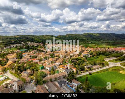 Aerial view of the village of Castellterçol on a spring afternoon (Moianès, Barcelona, Catalonia, Spain) ESP Vista aérea del pueblo de Castellterçol Stock Photo