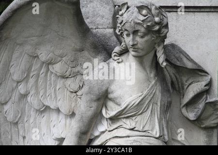 Cemetery mourning statue of a woman Stock Photo