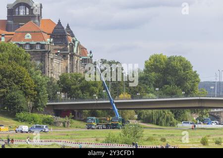 In the early hours of the morning, a section of the Carola Bridge collapsed for unknown reasons. Over a length of around 100 metres, the section on wh Stock Photo