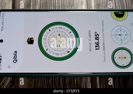 Cairo, Egypt, August 27 2024: Qibla direction towards Kaaba by a mobile smartphone application,  Qibla compass app used by Muslims to indicate the dir Stock Photo