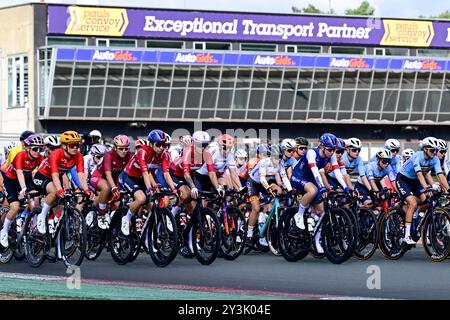 Hasselt, Belgium. 14th Sep, 2024. The pack of riders pictured in action during the Women's Elite Road Race at the European Championship 2024, in Hasselt, Saturday 14 September 2024. The UEC Road European Championships 2024 will take place from 11 to 15 september in Limburg, Belgium. BELGA PHOTO DIRK WAEM Credit: Belga News Agency/Alamy Live News Stock Photo