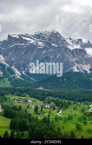 A panoramic view of the picturesque town of Cortina d'Ampezzo, nestled in the heart of the Dolomites. Majestic mountains rise in the background, offer Stock Photo