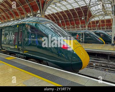 London, England, High Speed Trains on Platform inside Paddington Train Station, GWR Stock Photo