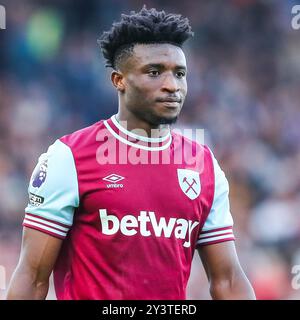 London, UK. 14th Sep, 2024. Mohammed Kudus of West Ham United looks on during the Premier League match Fulham vs West Ham United at Craven Cottage, London, United Kingdom, 14th September 2024 (Photo by Izzy Poles/News Images) in London, United Kingdom on 9/14/2024. (Photo by Izzy Poles/News Images/Sipa USA) Credit: Sipa USA/Alamy Live News Stock Photo