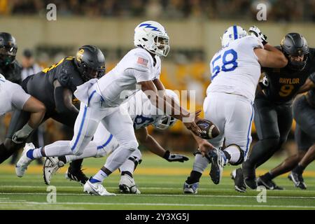 Waco, Texas, USA. 14th Sep, 2024. Air Force QB QUENTIN HAYES (7) pitches the ball during their game abasing Baylor at McLane Stadium on Saturday. (Credit Image: © Brian McLean/ZUMA Press Wire) EDITORIAL USAGE ONLY! Not for Commercial USAGE! Stock Photo