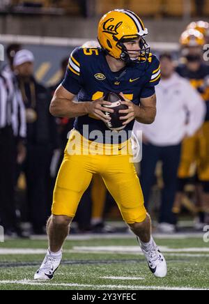 California Memorial Stadium. 14th Sep, 2024. CA USA California quarterback Fernando Mendoza (15)looks for the deep pass during the NCAA/ACC Football game between San Diego State Aztecs and the California Golden Bears. California beat San Diego State 31-10 at California Memorial Stadium. Thurman James/CSM/Alamy Live News Stock Photo