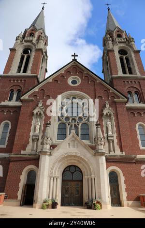 The main entrance to the Basilica and National Shrine of Mary Help of Christians on Holy Hill in Hubertus, Wisconsin, USA Stock Photo