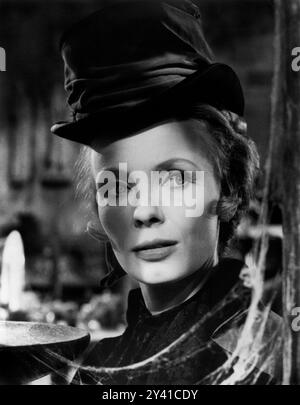 Elizabeth Shepherd, on-set of the film, 'the Tomb Of Ligeia', Anglo-Amalgamated Productions (UK), Warner Pathe (UK), American International Pictures (USA), 1964 Stock Photo