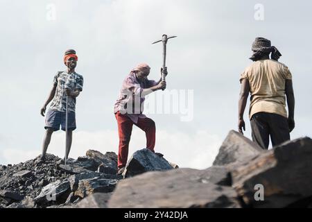 Dhanbad, Jharkhand, India. 31st Aug, 2024. Labourers work at an open-cast mine, on the outskirts of Dhanbad. Jharia in the Indian state of Jharkhand is home of around 600,000 people. It is situated in the heart of the biggest coal field in the nation. Jharia, which gets its name from the city and region of the same name, is also known for having a terrible rate of coal seam fires, which are one of the main sources of pollution in the environment both locally and worldwide. Massive amounts of carbon dioxide are released into the atmosphere by coal fires. (Credit Image: © Amarjeet Kumar Singh/S Stock Photo