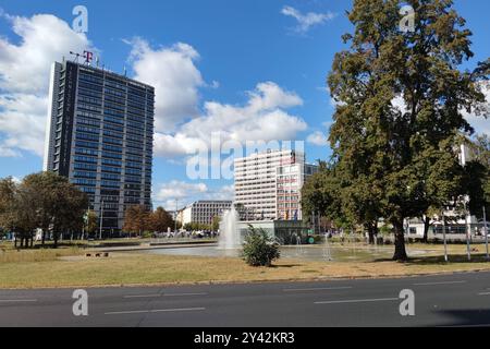 Berlin, Deutschland, 14.09.2024: Ernst-Reuter-Platz, im Hintergrund Hochhaus mit Schriftzug Technische Universität und Telekom-Logo, Deutsche Bank und Teles AG *** Berlin, Germany, 14 09 2024 Ernst Reuter Platz, in the background high-rise building with lettering Technical University and Telekom logo, Deutsche Bank and Teles AG Copyright: xdtsxNachrichtenagenturx dts 46485 Stock Photo