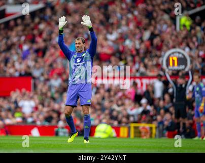 Old Trafford, Manchester, UK. 7th Sep, 2024. Charity Friendly Football, Manchester United Legends versus Celtic Legends; Raimond van der Gouw of Manchester United thanks the fans as he is substituted Credit: Action Plus Sports/Alamy Live News Stock Photo