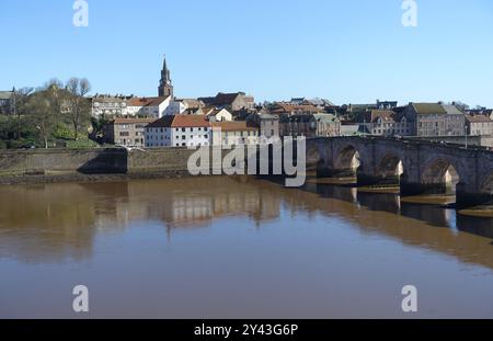 Market Town of Berwick-upon-Tweed & the Old 17th Century  Sandstone Bridge by the River Tweed from the New Bridge in Northumberland, England, UK. Stock Photo