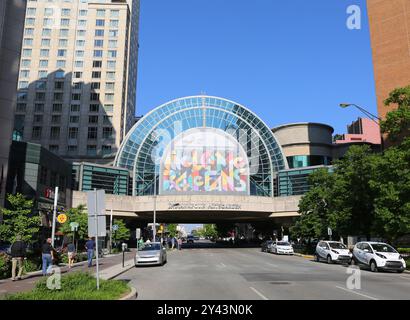 INDIANAPOLIS, IN,USA-MAY 24,2016:Unidentified People walking towards Indianapolis Artsgarden in Downtown Indy Stock Photo