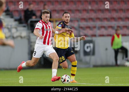 Benjamin Kallman of Cracovia Krakow (L) and Linus Wahlqvist of Pogon Szczecin (R) seen in action during the Polish League PKO BP Ekstraklasa 2024/2025 football match between Cracovia Krakow and Pogon Szczecin at Cracovia  Stadium. Final score; Cracovia Krakow 2:1 Pogon Szczecin. (Photo by Grzegorz Wajda / SOPA Images/Sipa USA) Stock Photo